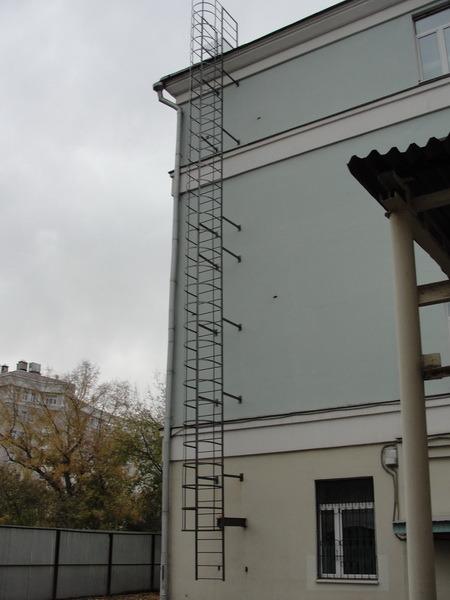 Вертикальная пожарная лестница П1-2