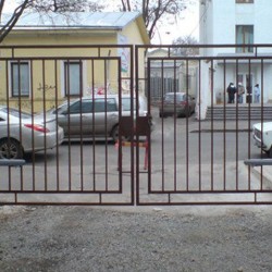 Ворота с калиткой решетчатые